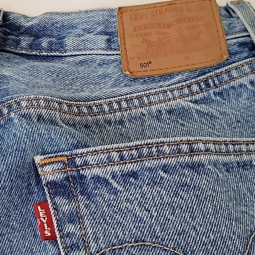 Levi's 501 Womens Jeans 26 Waist 30 Length Leather Patch Big L Tag 100% cotton - Picture 4 of 11